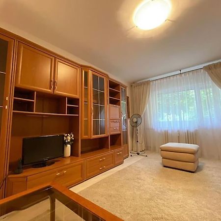Lovely & Quiet 1-Bedroom Condo With Free Parking Βουκουρέστι Εξωτερικό φωτογραφία
