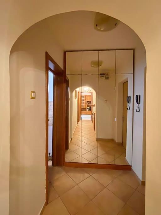 Lovely & Quiet 1-Bedroom Condo With Free Parking Βουκουρέστι Εξωτερικό φωτογραφία