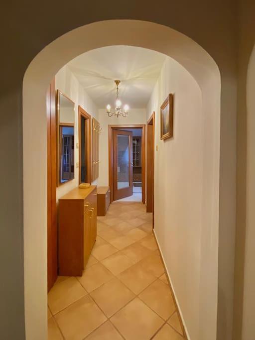 Lovely & Quiet 1-Bedroom Condo With Free Parking Βουκουρέστι Εξωτερικό φωτογραφία