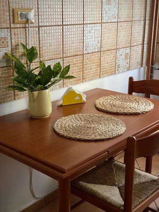 Lovely & Quiet 1-Bedroom Condo With Free Parking Βουκουρέστι Εξωτερικό φωτογραφία