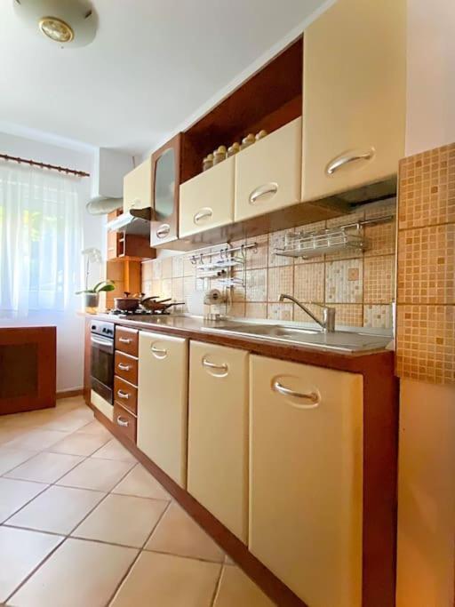 Lovely & Quiet 1-Bedroom Condo With Free Parking Βουκουρέστι Εξωτερικό φωτογραφία