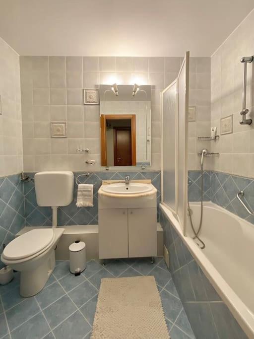 Lovely & Quiet 1-Bedroom Condo With Free Parking Βουκουρέστι Εξωτερικό φωτογραφία