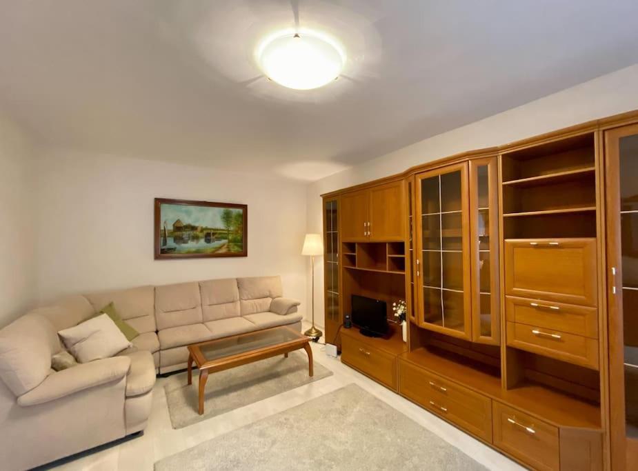 Lovely & Quiet 1-Bedroom Condo With Free Parking Βουκουρέστι Εξωτερικό φωτογραφία