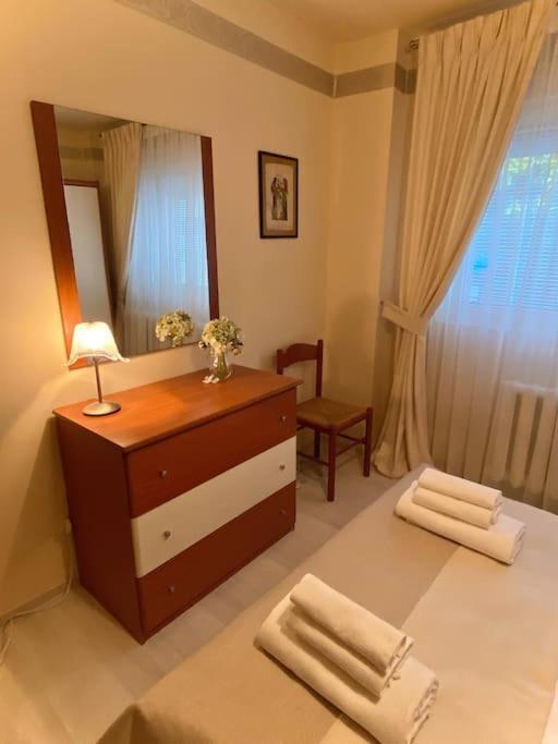 Lovely & Quiet 1-Bedroom Condo With Free Parking Βουκουρέστι Εξωτερικό φωτογραφία